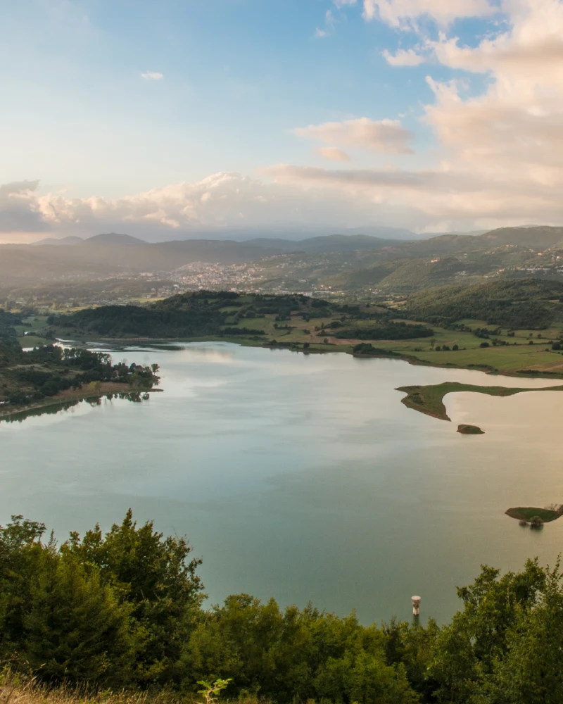 Panoramic view of Lago di Canterno from above